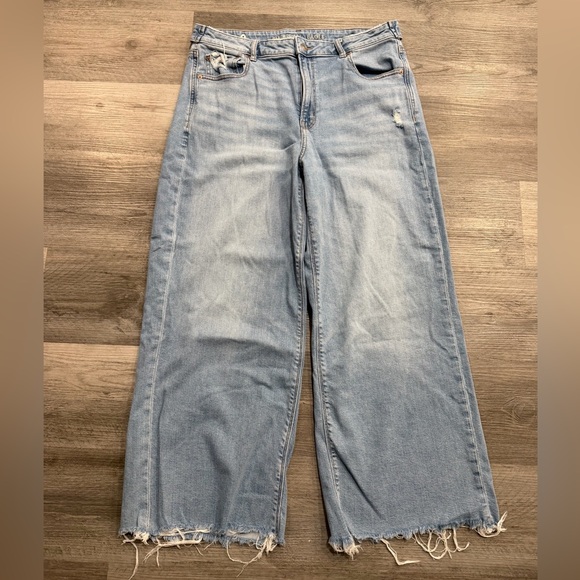 American Eagle Outfitters Women’s Light Wash Dreamy Drape Wide Leg Jeans - Picture 3 of 11